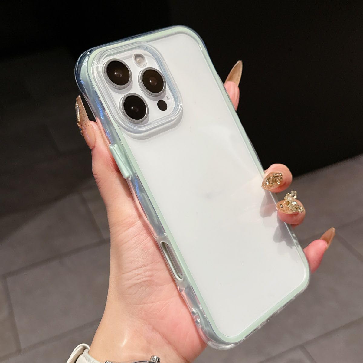 Coque de protection iPhone verte au design épuré et finitions premium - 8