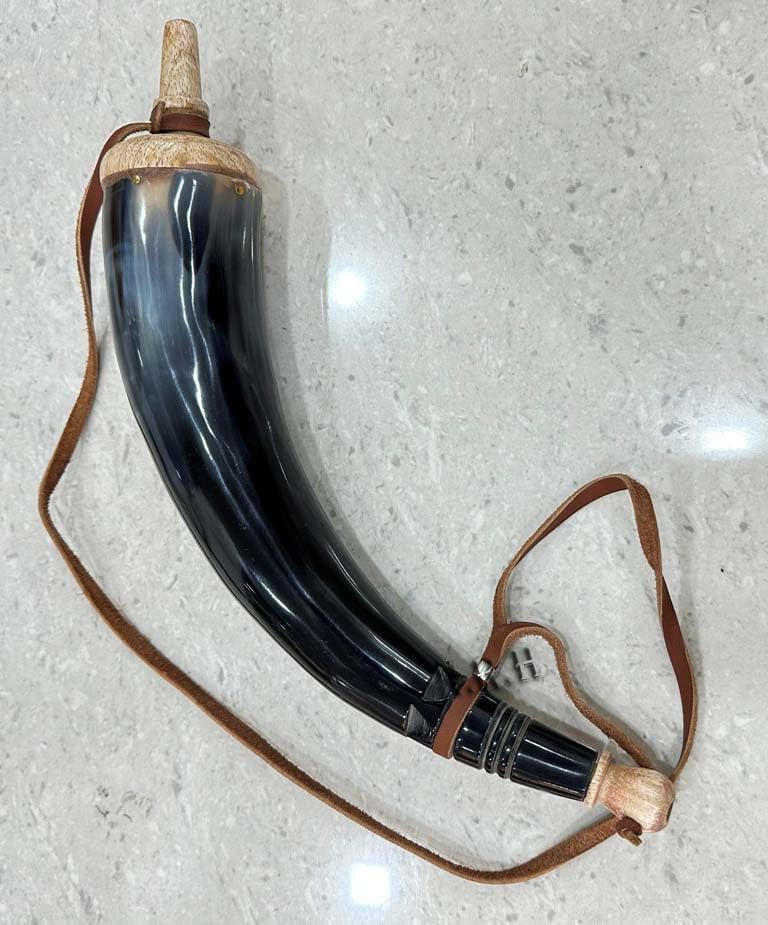 Nautical Replica Hub American Frontier Style Powder Horn Musket Rifle Gun Powder Wood Screw Horn Highly Polished Finish. Approximate Length 13