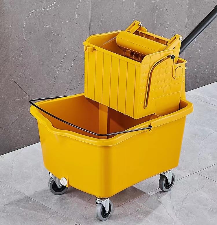 ホイール付きスクイーザーモップバケツ 業務用オフィス ホテル 家庭用 人間工学設計 横圧式掃除ツール PP素材 24L (20L) Amazon｜モップ絞り  バケツ 業務用 大容量20L/24L/32L 片手圧力 工業用 クリーニング絞りバケツ 滑車付き 360°回転 丈夫 耐久性 すばやく水分を絞り ... ホイール付きユニバーサルモップバケツ、ホテル側圧、軽量、容量20リットル、厚みのある、家庭用クリーニングモップバケツ、ホテル業務用、