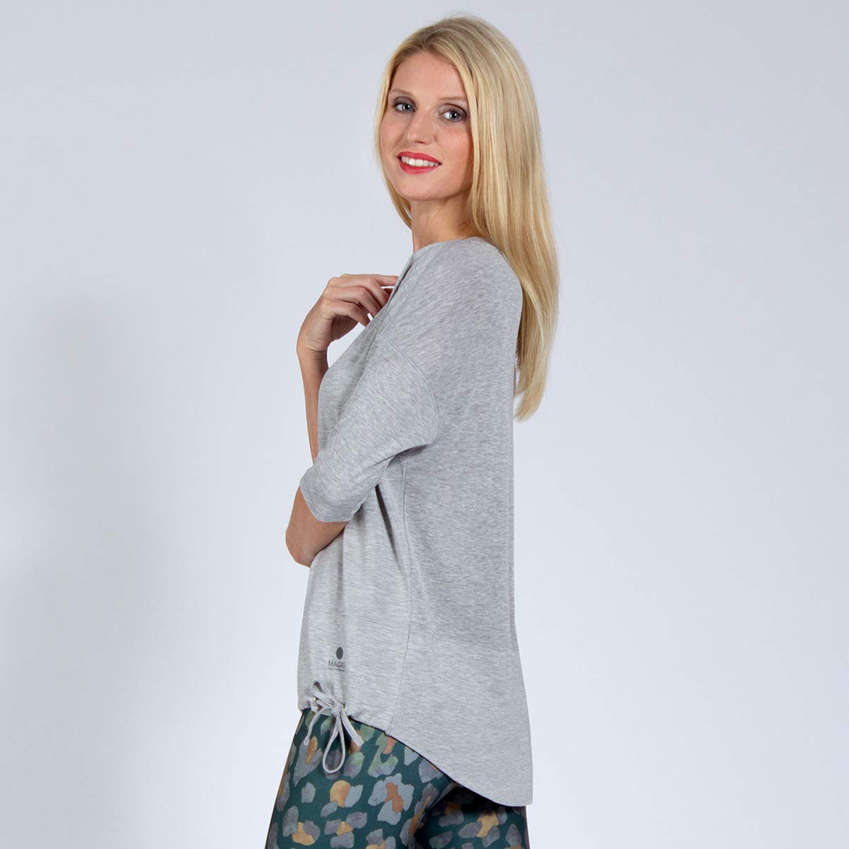 Magadi - Maglietta da Yoga Sara Grey da Donna, in Cotone Biologico, per Yoga, Pilates, Gym, equa e sostenibile, Grigio, XS