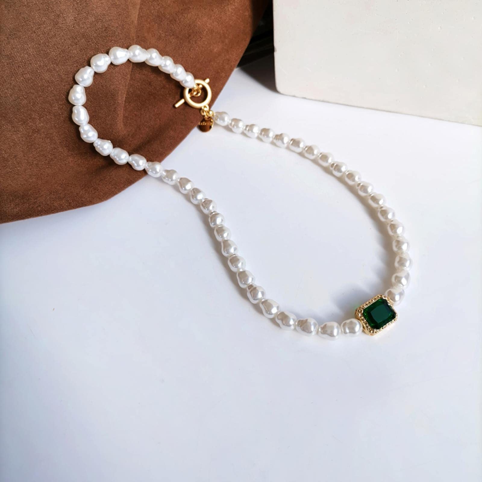 Collar corto de clavícula con perlas de imitación barrocas de cristal verde cuadrado geométrico retro de moda for mujer, joyería de novia ，Collares