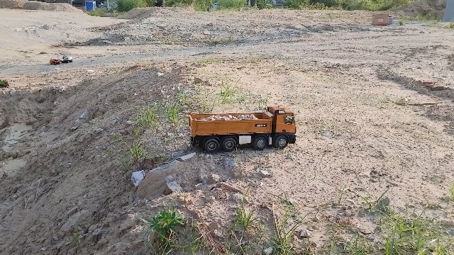 Amazon.com: 20-Inch Remote Control Dump Truck 12-Channels 1/14