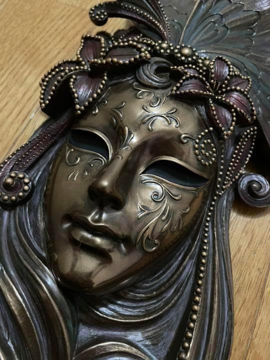 ヴェネチアンマスクの貴婦人 仮面 陶器製壁掛オブジェ 2025年最新