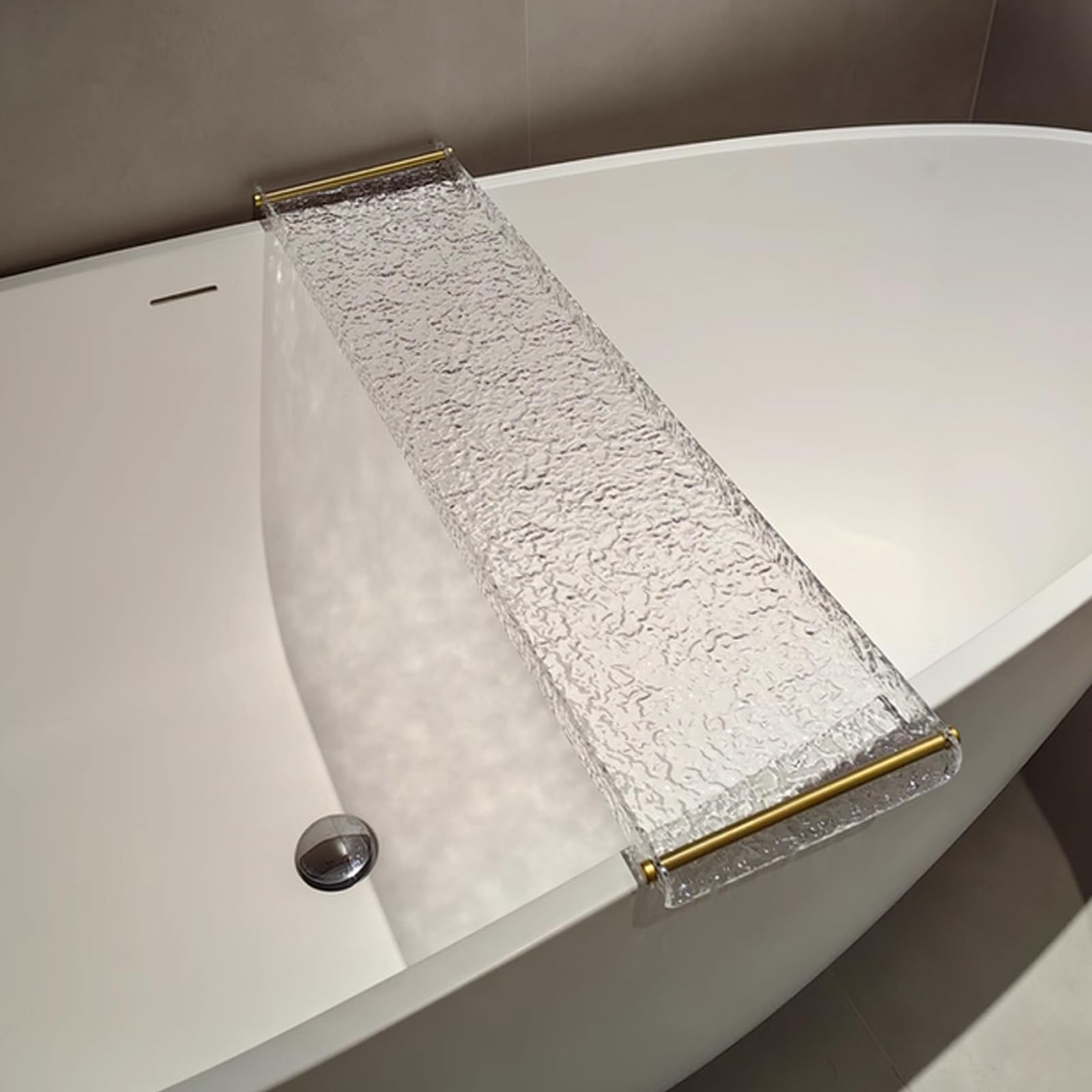 Bandeja de baño transparente con mango dorado, 27.5 pulgadas de largo x 7.9 pulgadas de ancho x 1.2 pulgadas de alto, elegante porción, bandeja decorativa versátil para baño, sala de estar y cocina