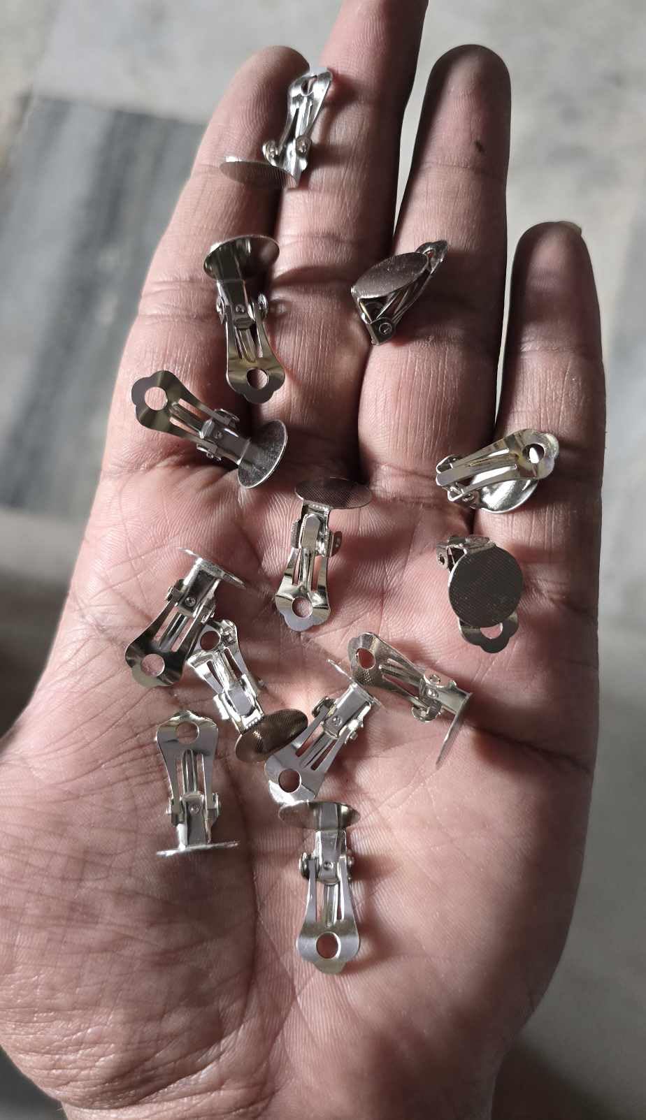 GenericBeadman Silver Flat Round Tray Clip-on Earring Hook/Earrings Back pad Clips Jewellery findings DIY Craft Supplies Pack of 20 Piece. (12 * 16mm)