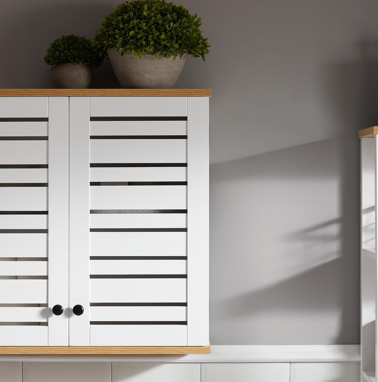 SoBuy Meuble Haut Salle de Bain Armoire Suspendu avec Portes Persiennes et Étagères Réglables Etagere Murale pour Salle de Bain, Cuisine et Entrée Armoire à Pharmacie, Blanc, 60x56x19cm BZR42-W