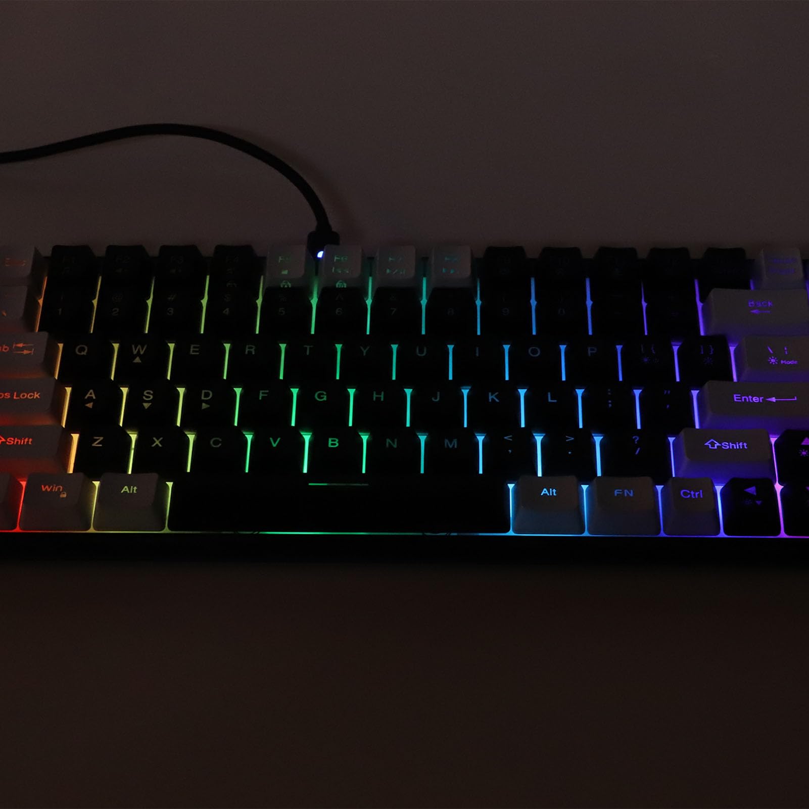 Bewinner Tastiera Meccanica Cablata a 84 Tasti, Tastiera da Gioco Retroilluminata RGB, Tastiera Cablata Silenziosa Ergonomicamente Curva, Tastiera Portatile, Tastiera Meccanica (Nero)