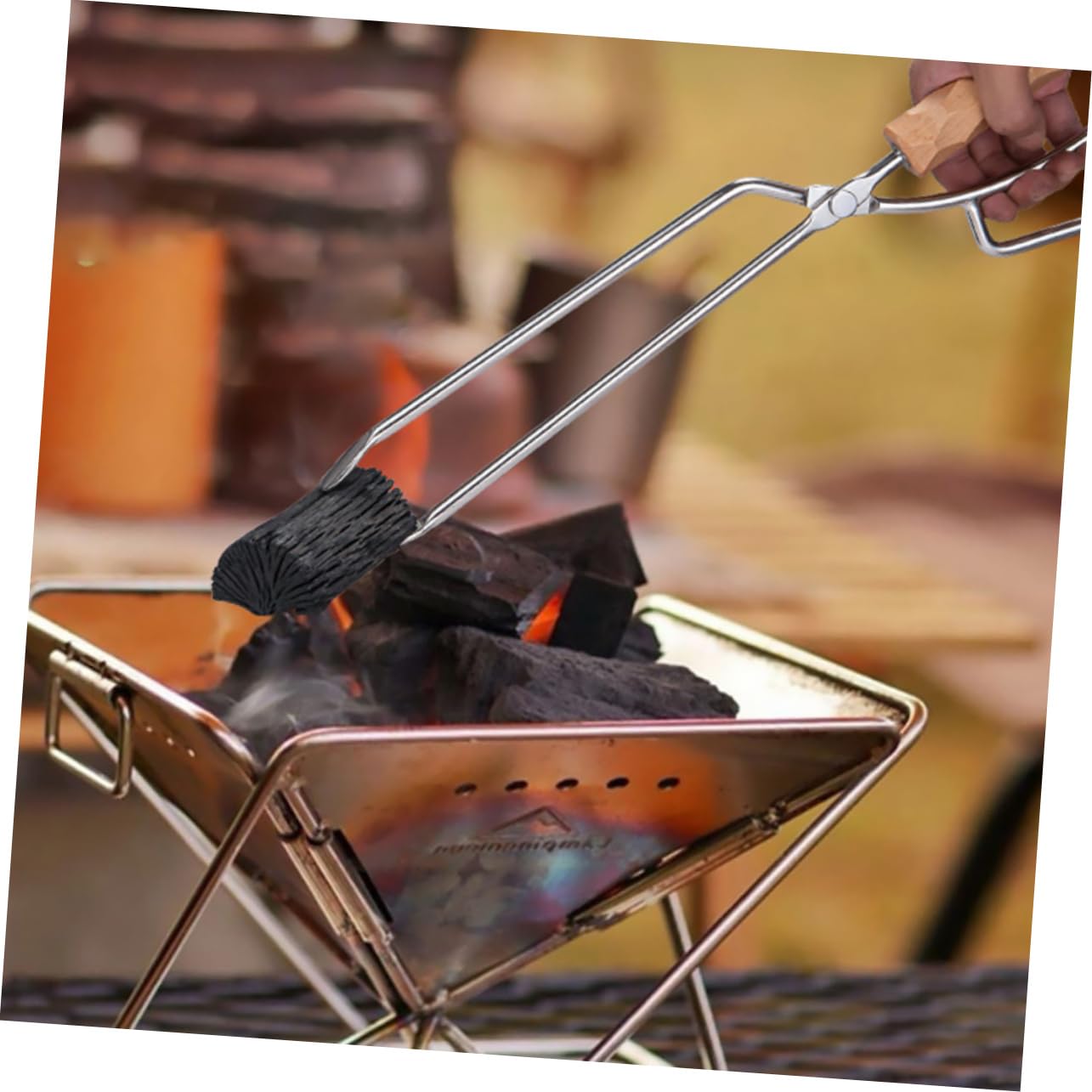 Pinza para Carbón de Acero Inoxidable para Barbacoas de Exterior | Color Plata, Resistente a Altas Temperaturas, Práctica para Leña y Reuniones al Aire Libre