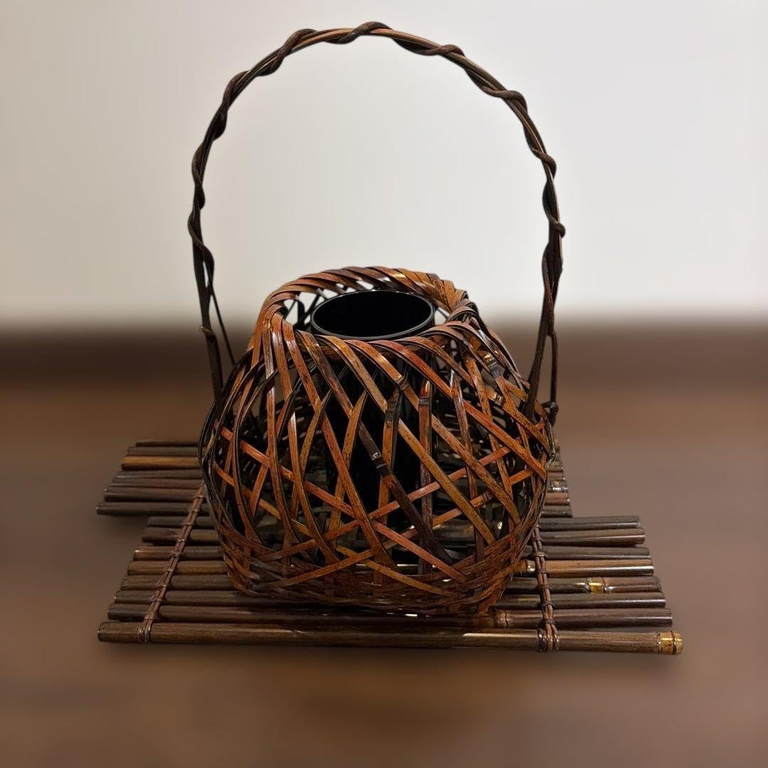 【新品】竹籠 手付籠花入 花籠 茶道具 華道 花器 和モダン　伝統工芸品 Amazon.co.jp: 竹細工 花籠 花入 華道 茶道 和モダン 工芸品 手付き花