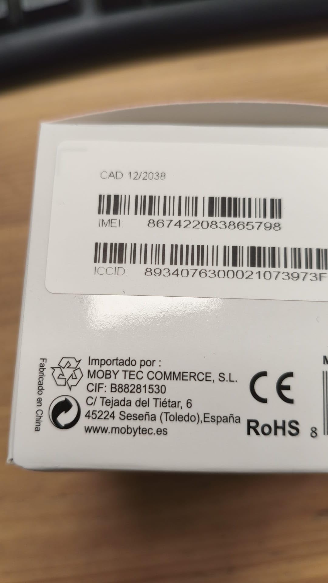 Luz de Emergencia Baliza V16 Geolocalizada, Homologada por DGT con Conectividad IoT, Datos Incluidos hasta 2038, Base Magnética, Incluye pilas Pack de 3