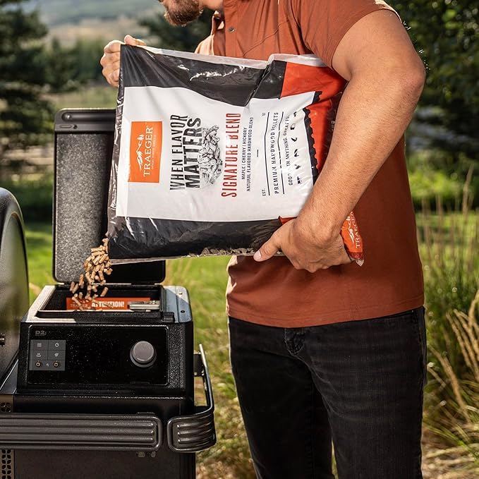 Traeger – Granulés mélange signature de bois 100 % naturel pour griller, fumer, cuire, rôtir, braiser et barbecue (9 kg) - PEL331