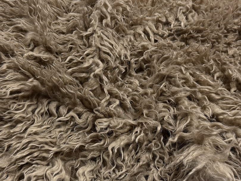 Tissu fausse fourrure d'agneau de Mongolie camel qui ne perd pas ses poils au mètre