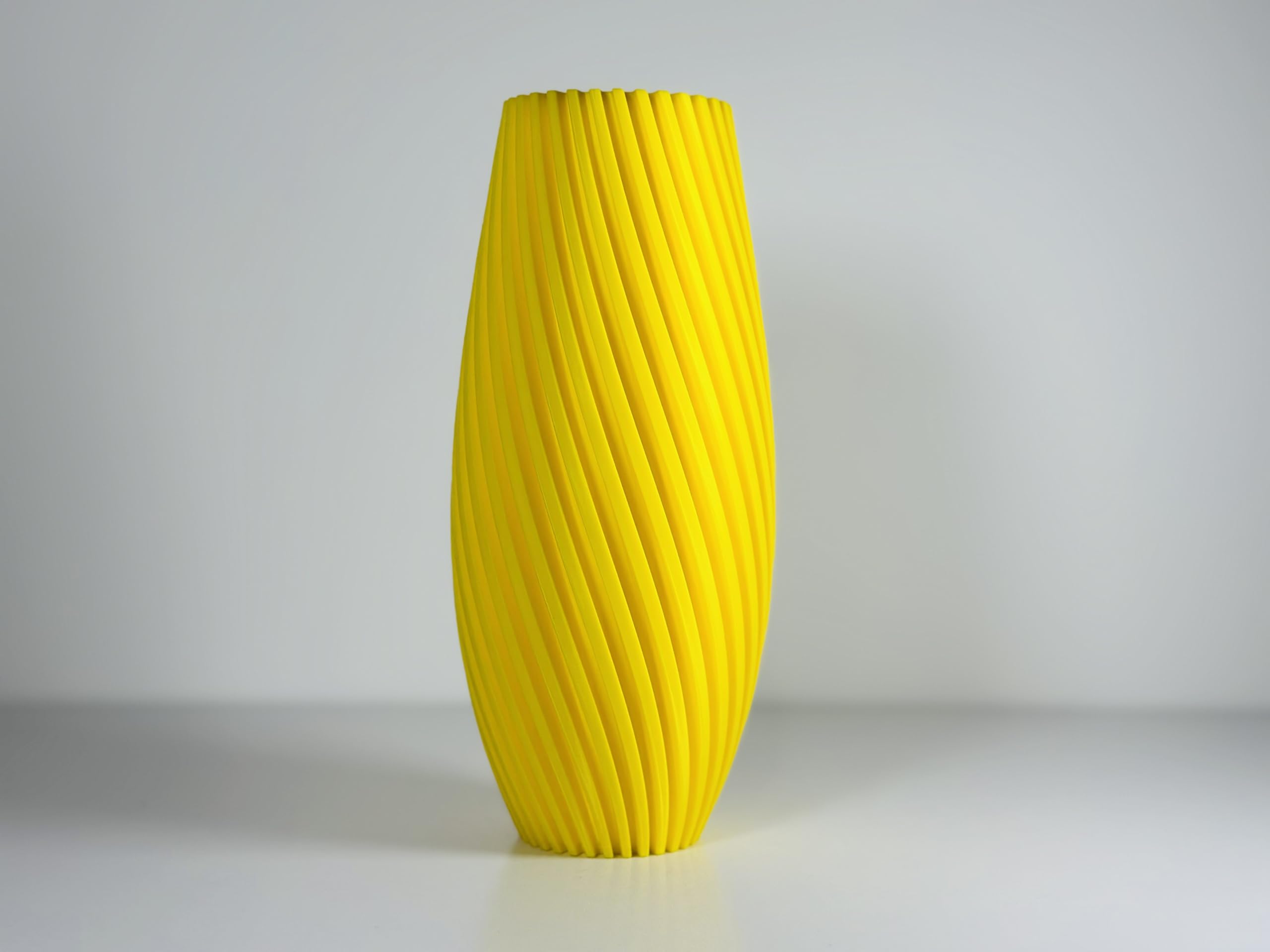 Vase en céramique jaune mat Dionysos parfait pour bouquets de fleurs séchées