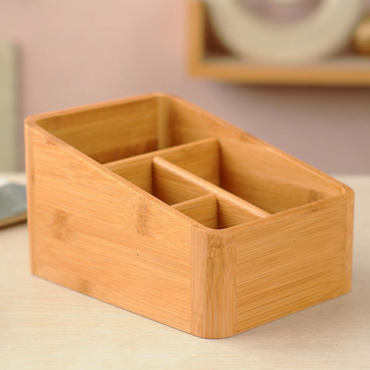 Beavorty Organizador Mandos de Bambú para Escritorio Diseño Creativo y Cuatro Compartimentos para Cosméticos y Control Remoto