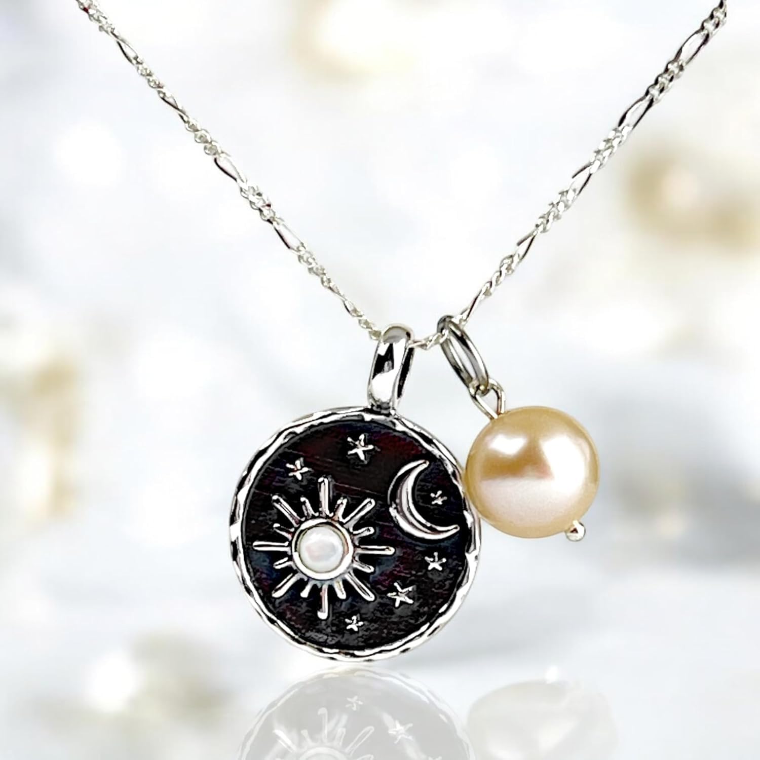 MadamLili | 925 Sterling Silber Mond Kette mit Perlmutt Sonne & Süßwasserperle | Mystischer Schmuck | Geschenk für Frauen | Glücksbringer | Perlenkette Damen | Hippie Schmuck