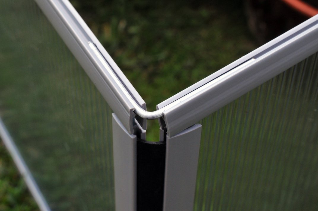 Invernadero para jardín y Balcones Slide & Grow en policarbonato Transparente 97 x 57 x H28/37 cm Fabricado en Europa.