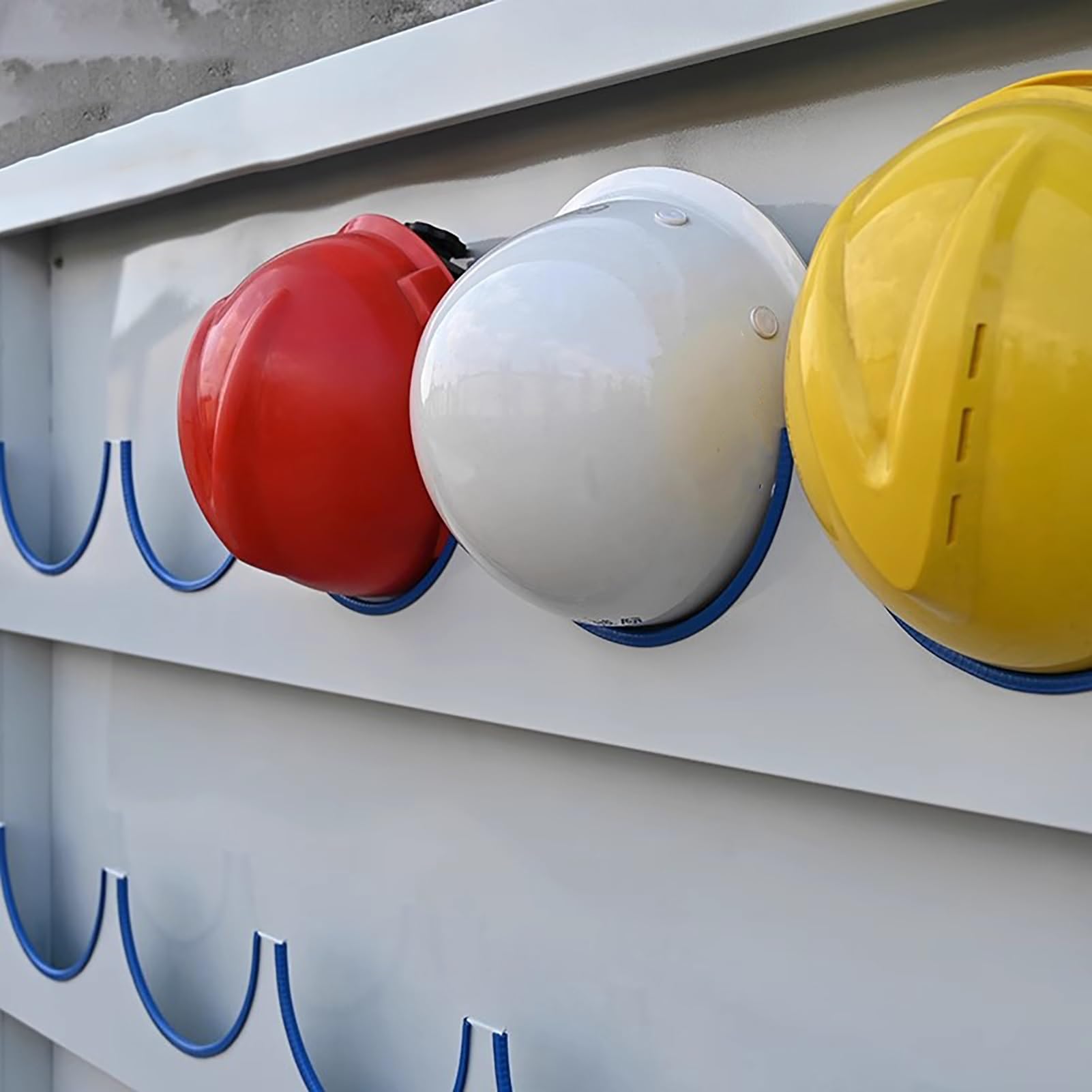 Casco Obra Soporte para Casco de Seguridad de Montaje en Pared con Tira de Goma Suave, Soporte para Casco de Seguridad de Acero Resistente para Trabajadores de La Construcción(Hold 3 Hats)