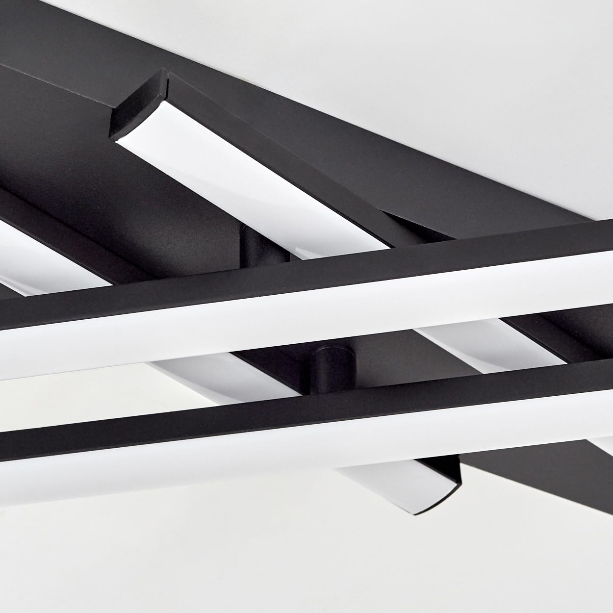 HOFSTEIN Lampa sufitowa LED Velon, ściemniana lampa sufitowa z metalu/tworzywa sztucznego w kolorze czarnym/białym, ściemniana za pomocą przełącznika ściennego, 22,5 W, 2500 lumenów, 4000 K, do