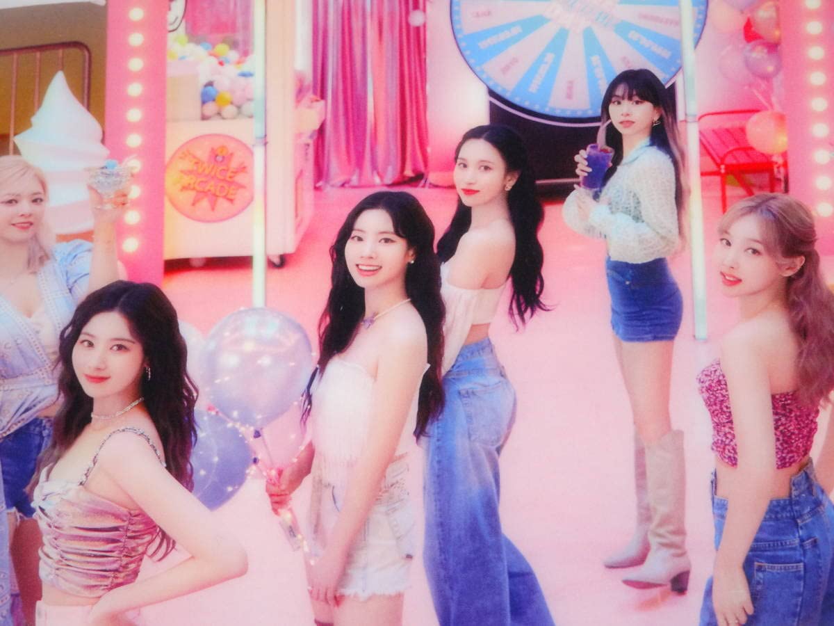 Amazon.co.jp: TWICE JAPAN FAN MEETING 2022 / 