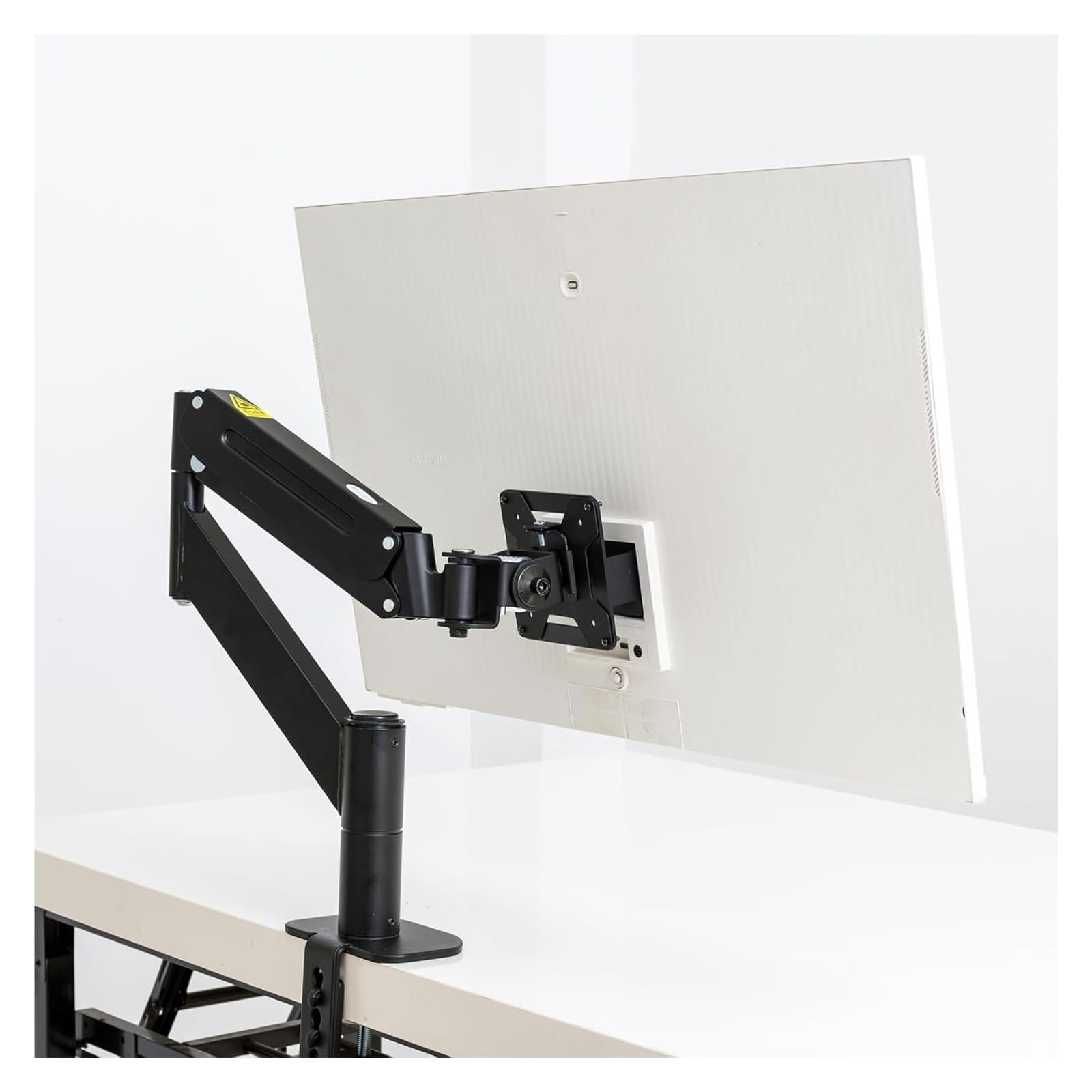 Adattatore VESA per monitor da 32", facile installazione e compatibilità con vari modelli di monitor
