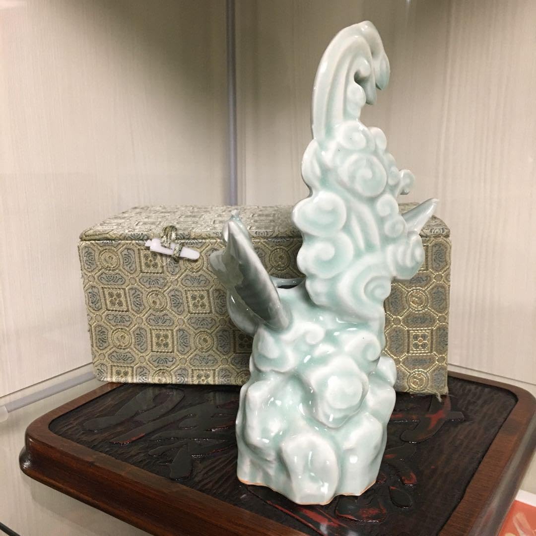 箱付き　中国龍泉窯　青磁　鳳凰　一輪挿し　花器　花瓶　オブジェ　インテリア Amazon.co.jp: 箱付き 中国龍泉窯 青磁 鳳凰 一輪挿し 花器 花瓶