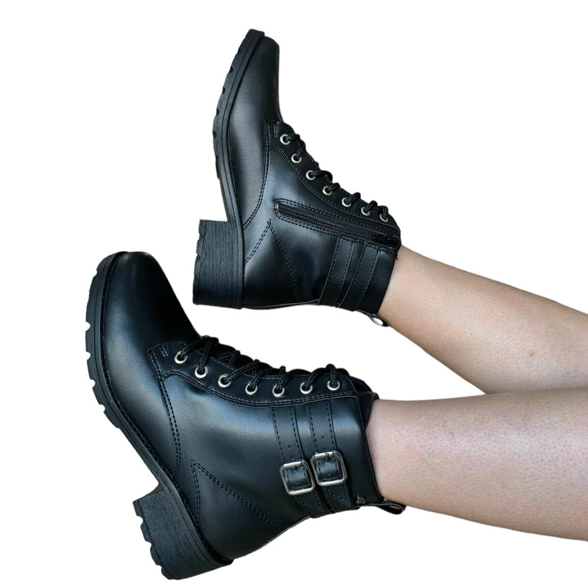 Bota Coturno Feminina Tratorada Cano Curto 7909 A, Preto, 35 em promoção! Veja a oferta e mais achadinhos de Botas 5 Hoje é o melhor dia para comprar Bota Coturno Feminina Tratorada Cano Curto 7909 A, Preto, 35 com aquele preço maroto! Promoção! Aproveite a oferta! 5