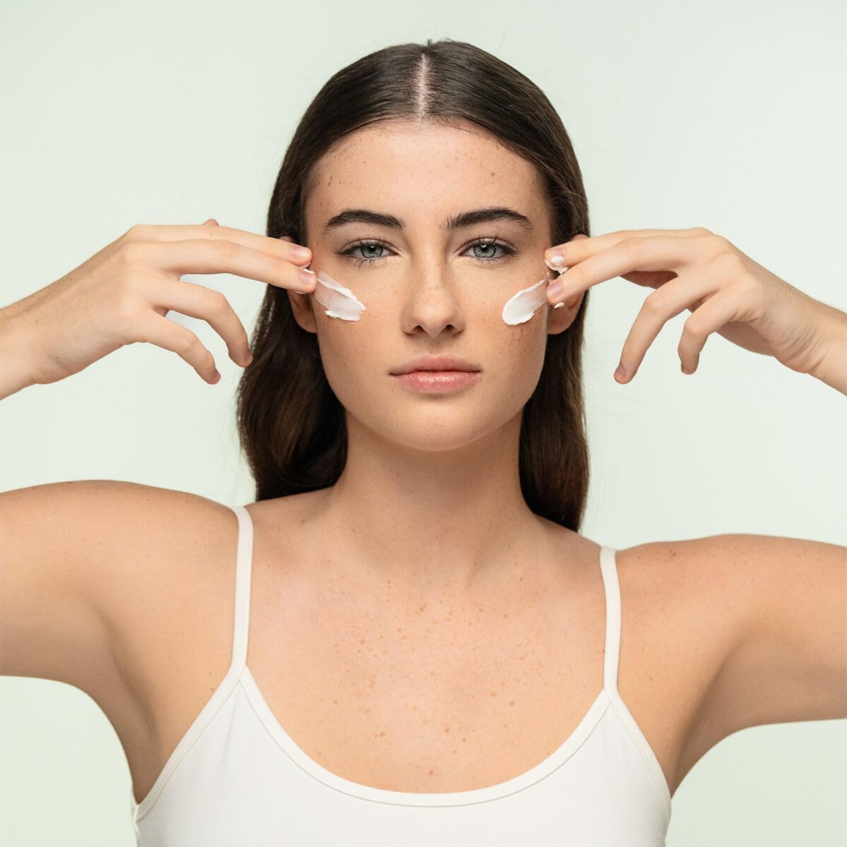 InnovaGoods® Set de rutina facial y corporal con CBD, Set de cuidado para la piel con Ingredientes naturales, pack de 7 piezas ideal, hidrata e ilumina tu piel, apto para pieles sensibles