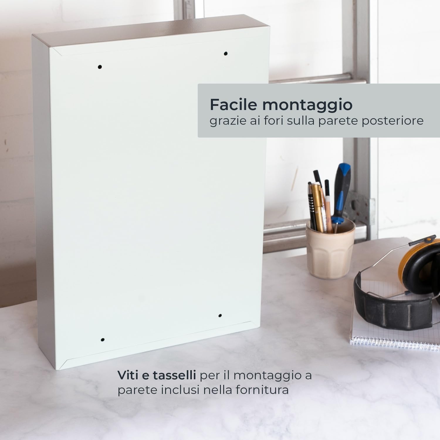 HMF Armadietto portachiavi in acciaio, Cassetta portachiavi con serratura per ufficio, amministrazione o parco veicoli | 64 ganci portachiavi | 45 x 30 x 8 cm | Grigio chiaro