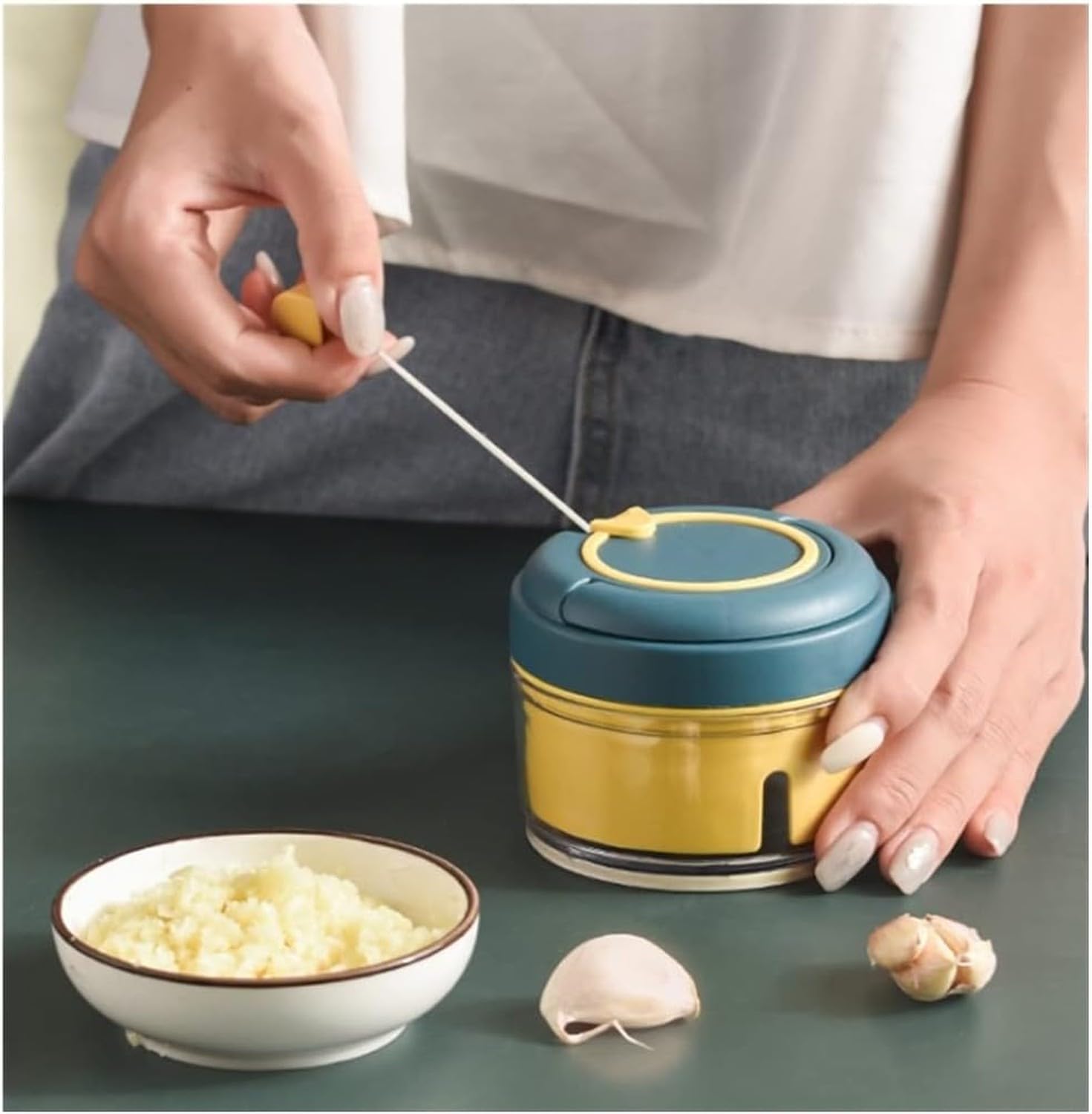 Manueller Knoblauch Zerkleinerer, Ingwer Chili Mühle, Tragbares Zugseil für frisches Gemüse ohne Spritzer, ohne sauere Küche, a, 9 * 7cm