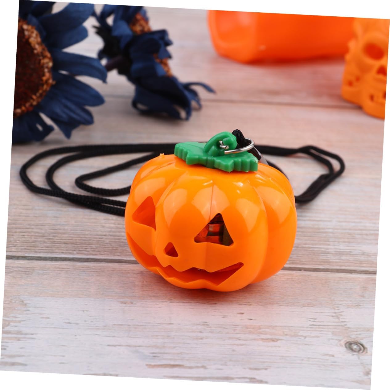 Unomor 2pcs Pumpkin Necklace for Halloween Party Decorative Pendant Charming Design Halloween Accessory for Friends and Festival Celebrations