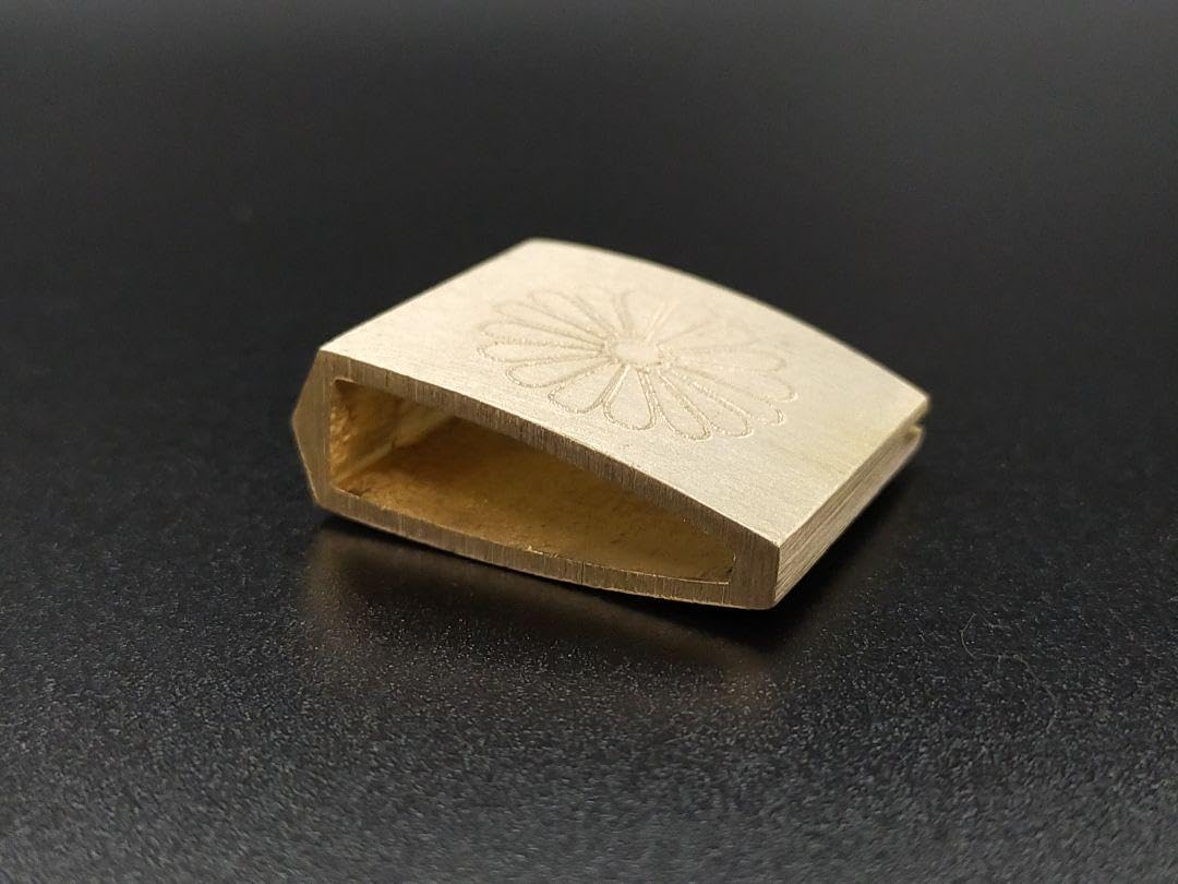 Amazon.co.jp: はばき 銅製彫刻 菊紋図 家紋 金工 ハバキ 日本刀装具