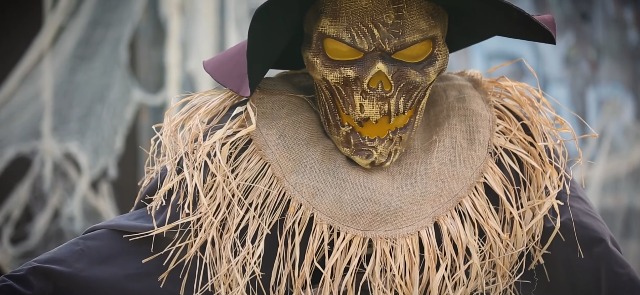 Amazon.com: Animated Scarecrow Halloween Prop - 8.5 Ft Tall