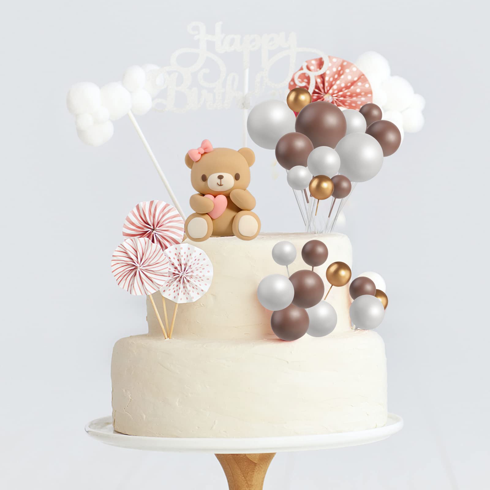 Bear-y first birthday ✨🧸 Hoe schattig is dit taartje?! Zachte peach tinten, lieve wolkjes en natuurlijk dit té cute beertje bovenop 🤍 Perfect voor een eerste verjaardag vol liefde, knuffels en