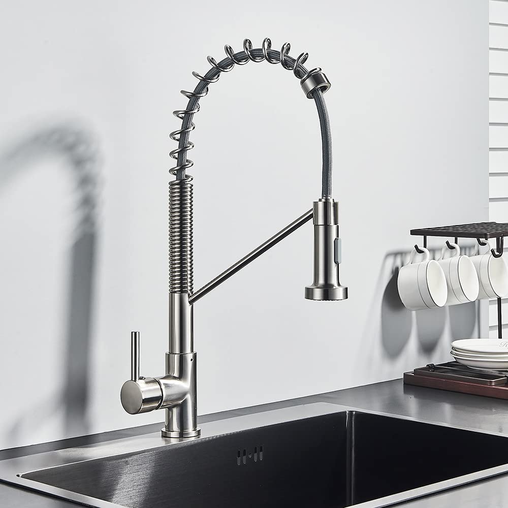 Robinet de cuisine noir au design commercial pour évier haut de gamme
