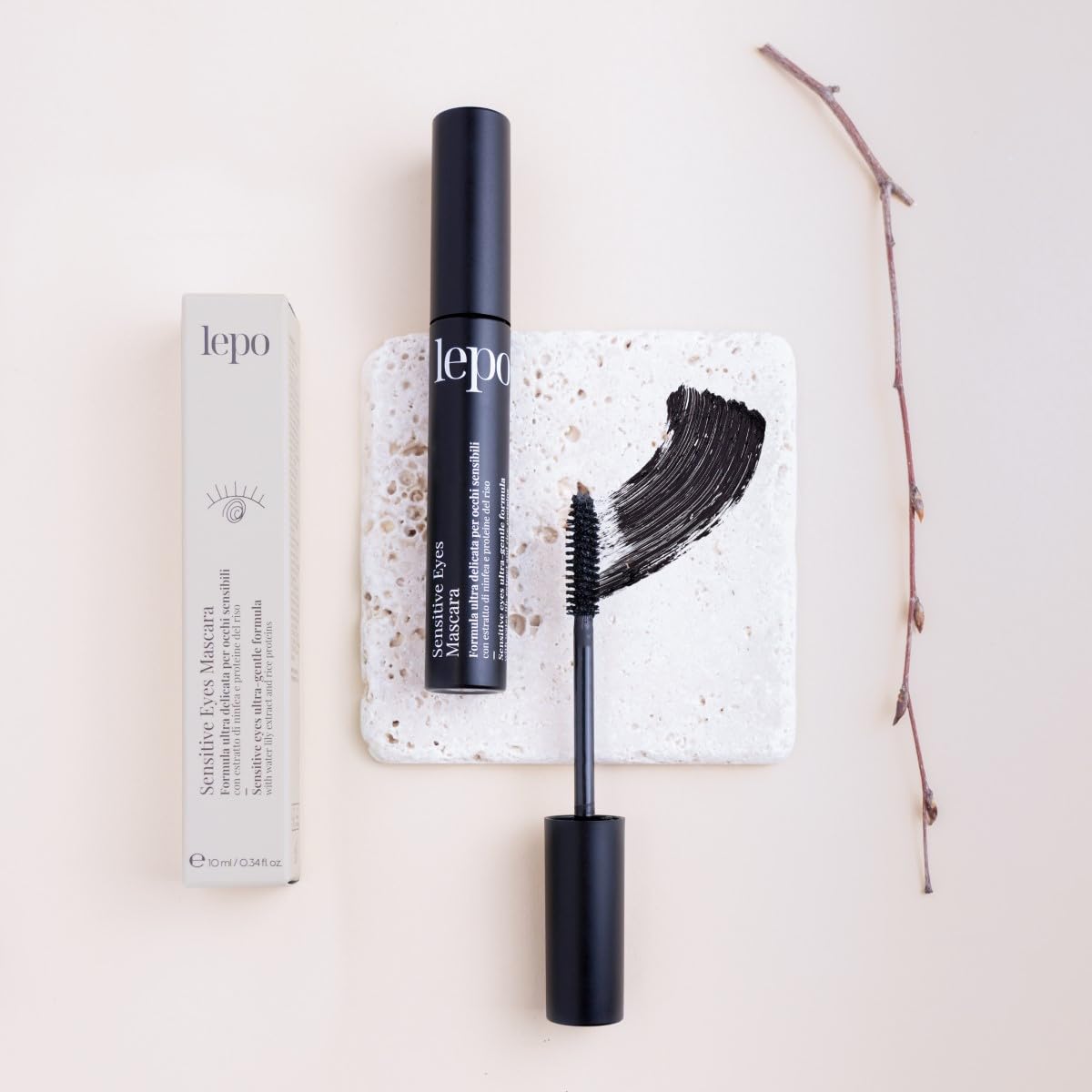 LEPO | Máscara Sensitive Eyes con fórmula ultra delicada, extracto de nenúfar y proteínas de arroz para una mirada sensible, voluminosa y definida.