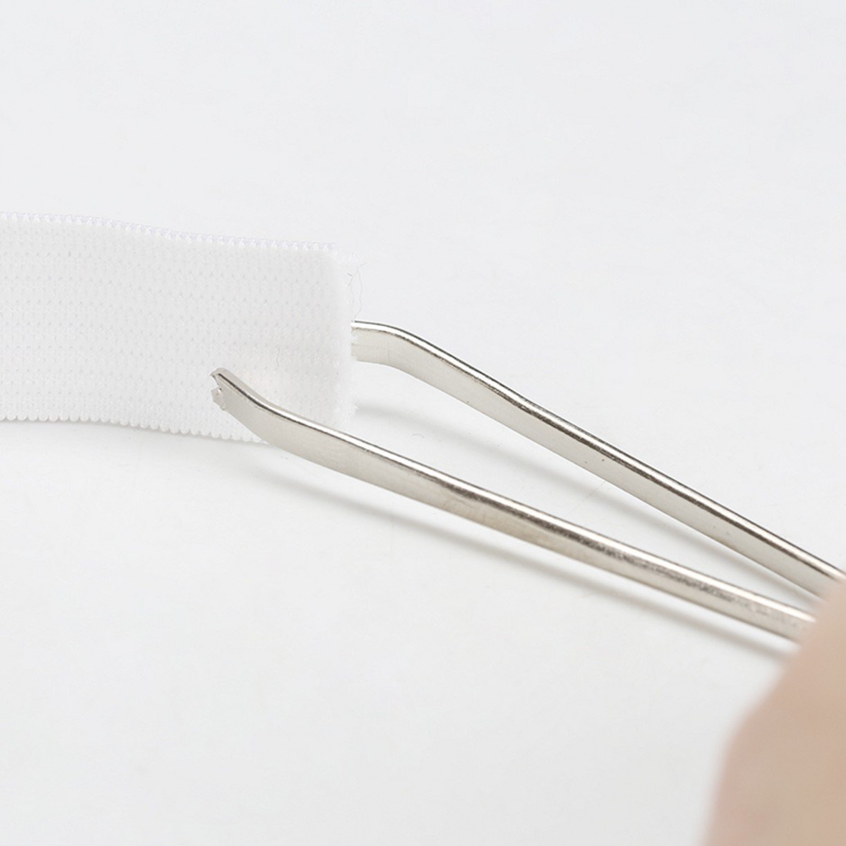 ZHONGJIUYUAN 2 Pieces Easy Pull Bodkin Threader Tweezers Bodkin Elastic Threader for Waist Band Craft Easy to Insert Sewing Tool