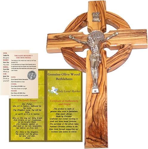 Holy Land Market Crucifijo de madera hecho a mano con medalla celta y san Benito (10 pulgadas)
