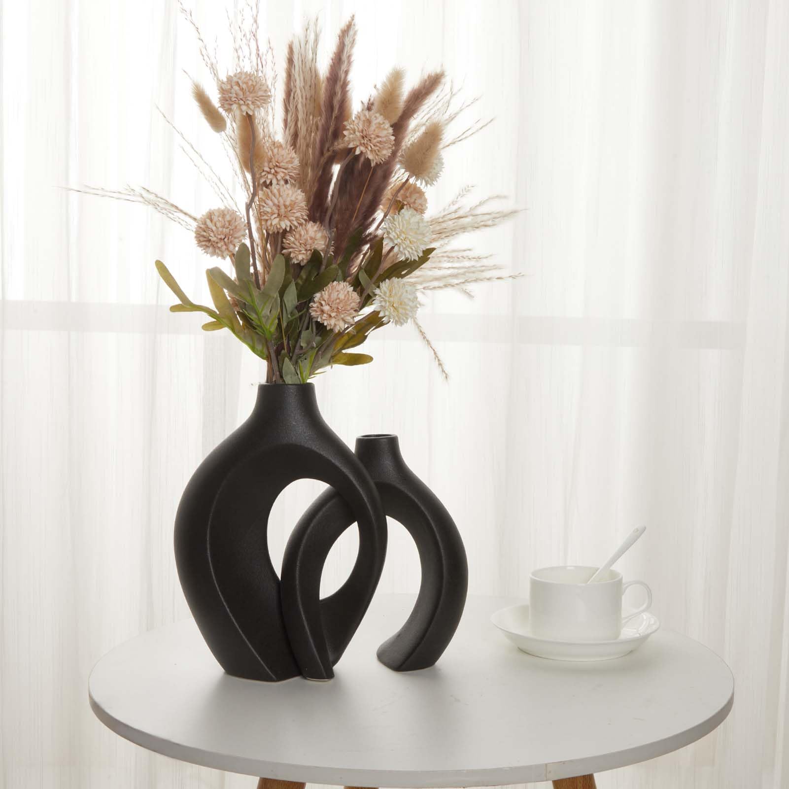 maozyiltle Ceramic Hug Flower Vase, Modern Indoor Decorative Vases