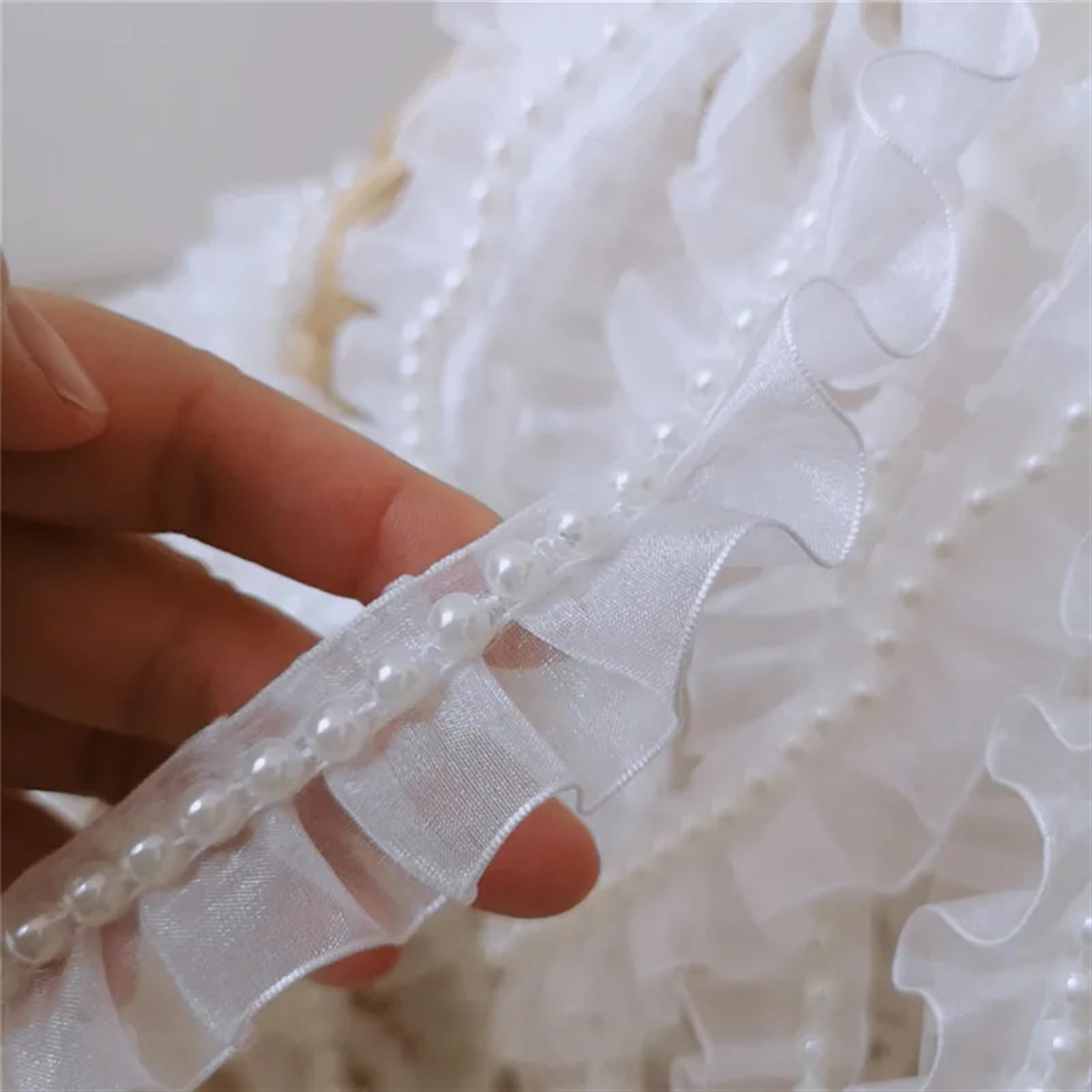 Delicado ribete de encaje con volantes. 5 metros de 2,5 cm de ancho, ribete de encaje de organza blanco con volantes y cuentas plisadas