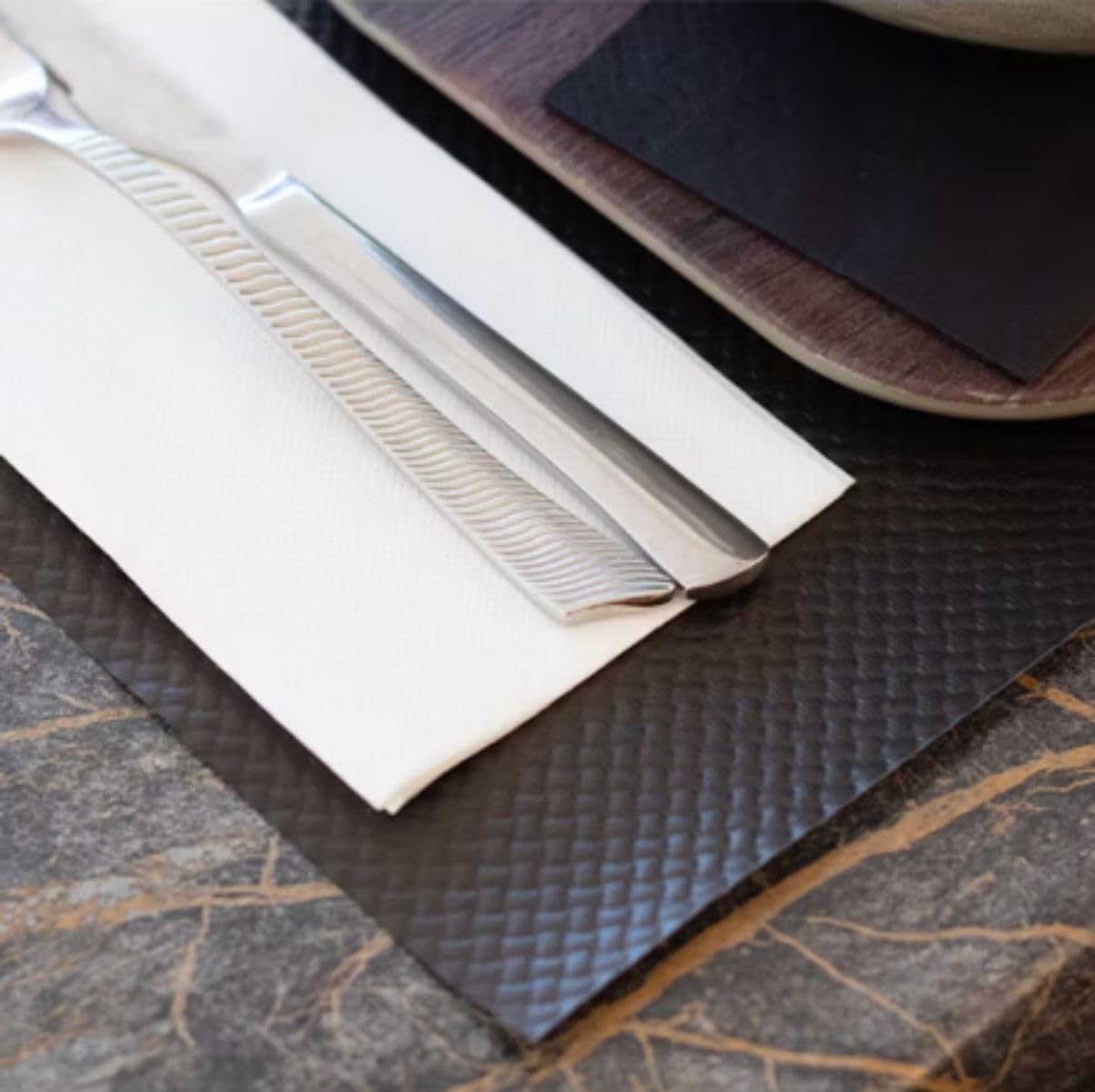 Set de mesa desechable negro | Papel repujado repelente | 30 x 40 cm | Lote de 1000 piezas | Restaurante - Cervecería - Cafetería