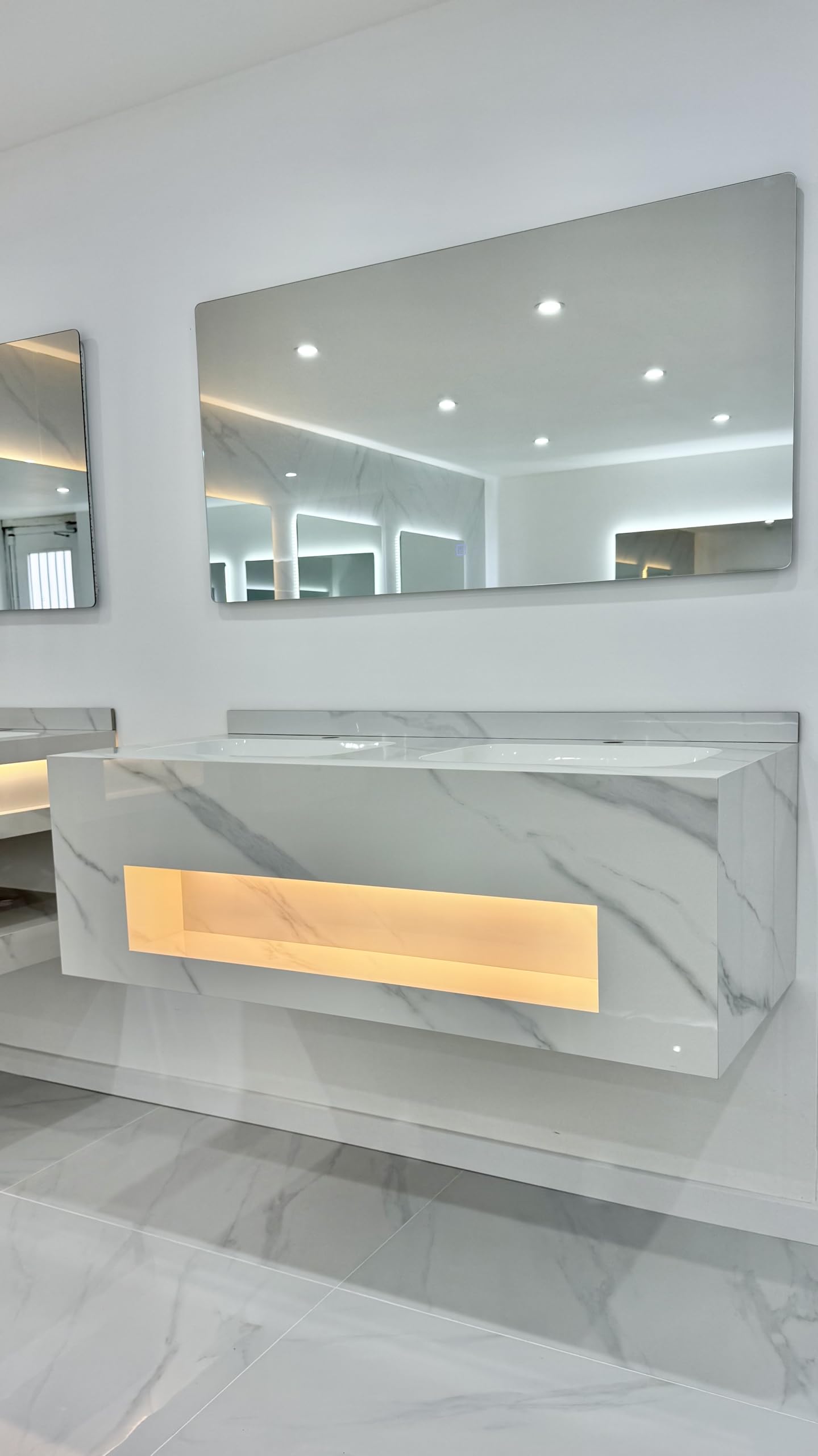 Générique Pack Meuble Double Vasque Design LED 120cm Blanc Effet marbre en Ceramique + Miroir LED 120 cm (120)