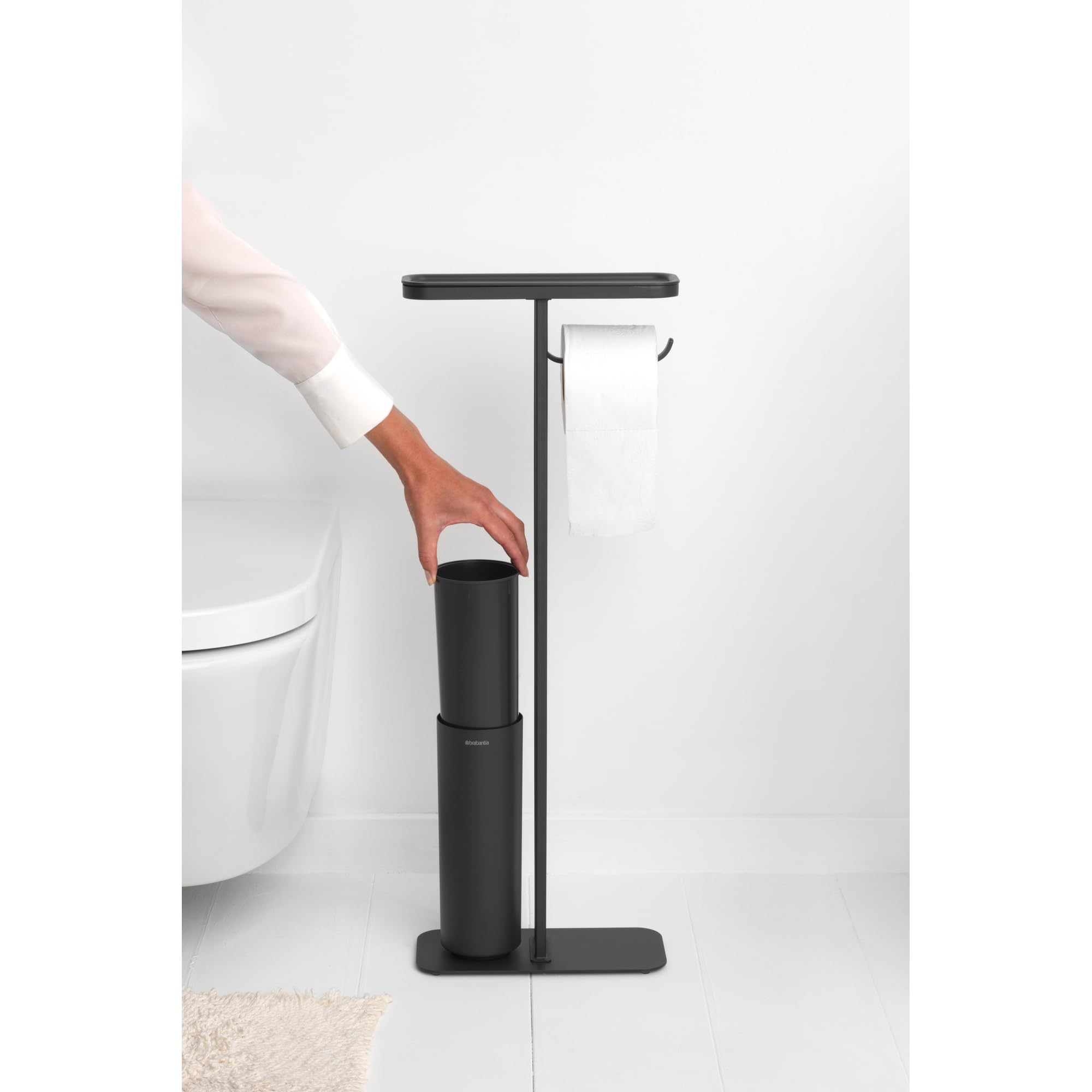 Brabantia - Mindset Mayordomo de Aseo - Estante de Baño, Portarrollos de Papel Higiénico & Escobilla de Inodoro Higiénica - Acero Resistente a la Corrosión - Gris Infinito - 75,5 x 12,5 x 29 cm