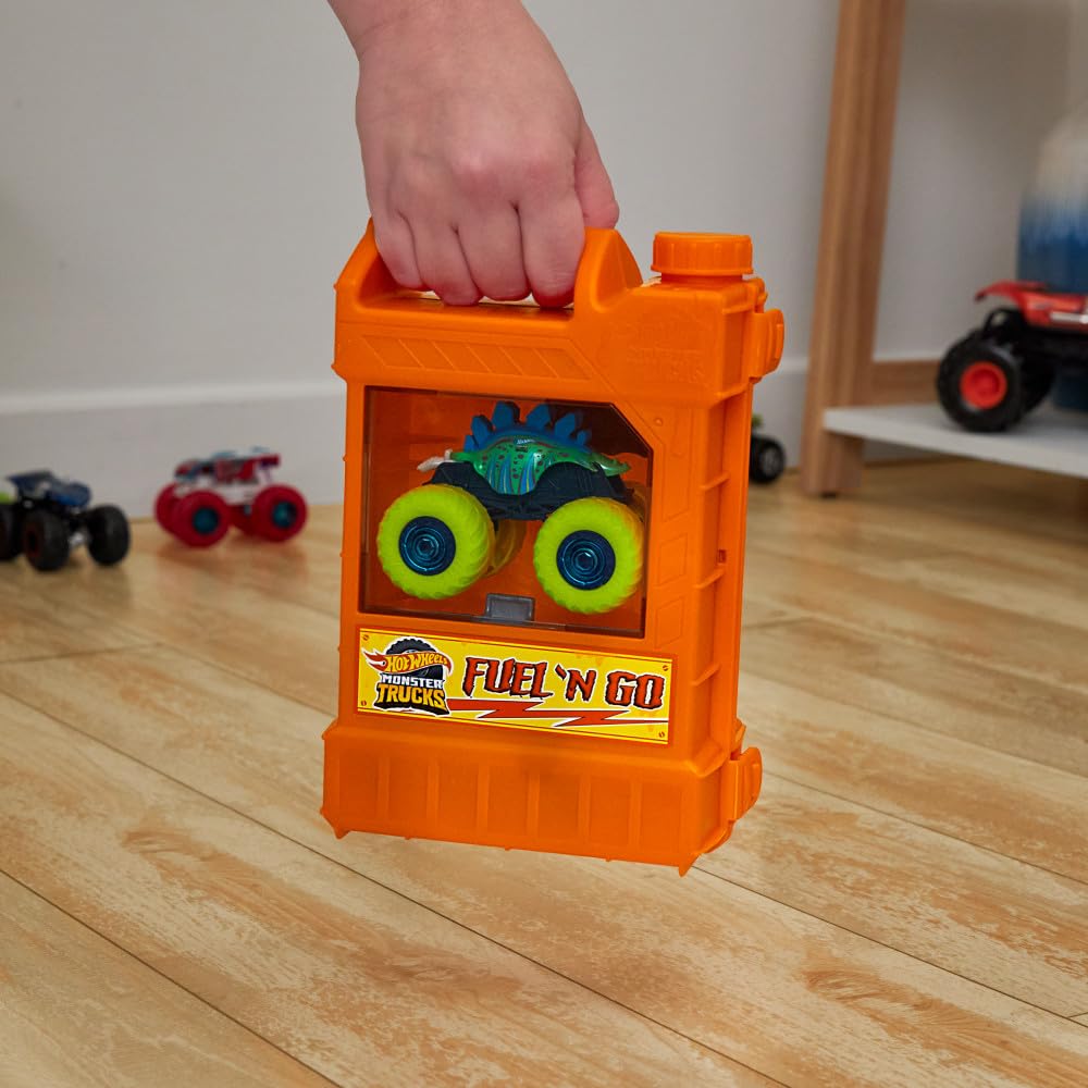 Hot Wheels Monster Trucks „Tankuj i jedź” Zabawkowy kanister przekształcający się w zestaw kaskaderski, z pojazdem Motosaurus w skali 1:64 i 2 autkami do „zgniatania”, HXT04