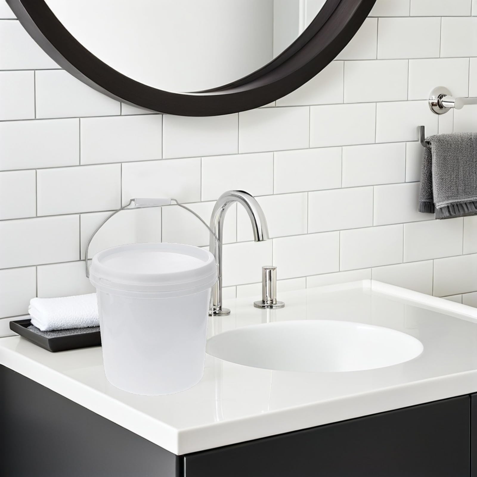 HOMSFOU Secchio di Plastica Bianco da 5l con Coperchio e Manico, Contenitore Sigillato per Liquidi e Alimenti, Secchio Multiuso Resistente per Uso Domestico, Industriale e Pulizia