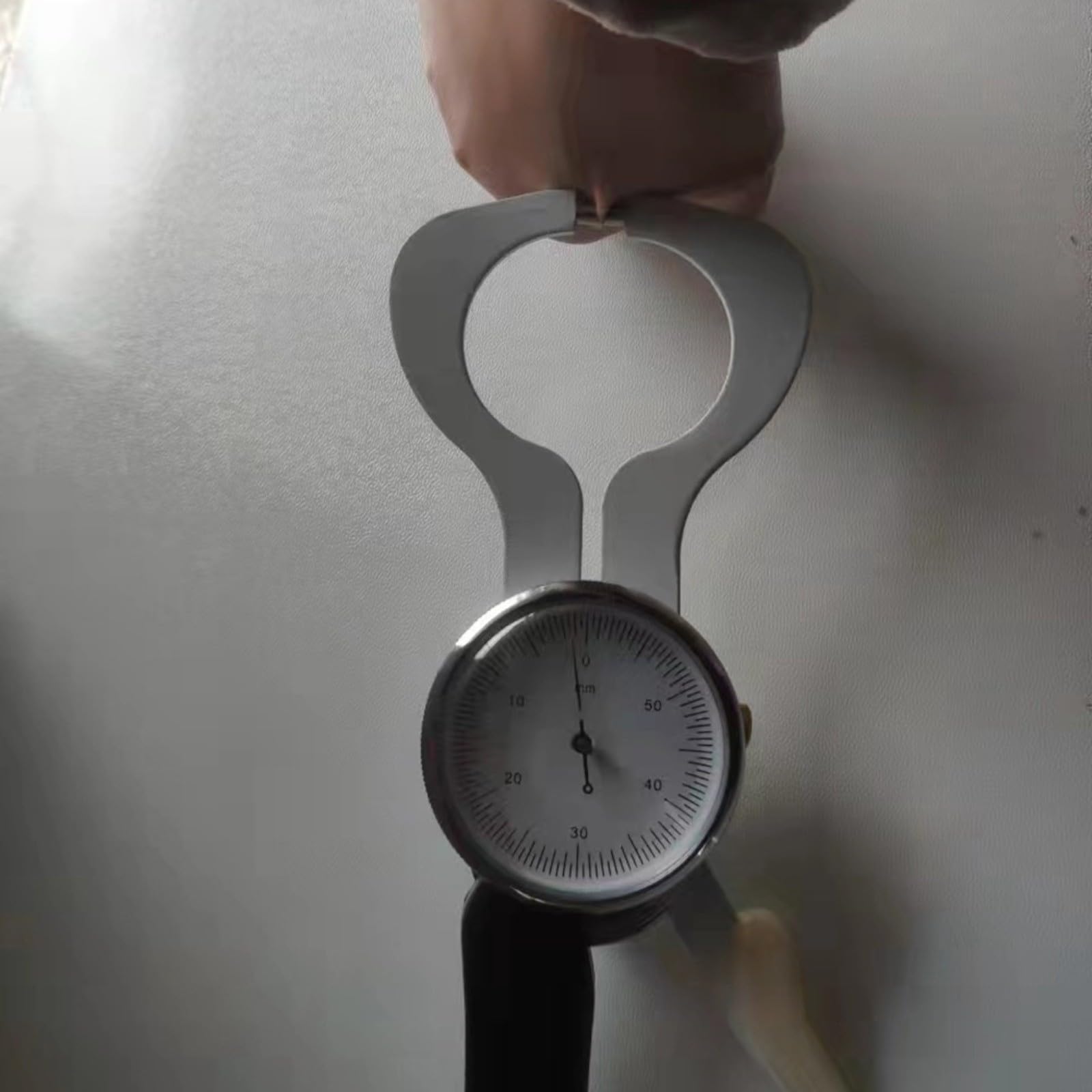 Medidor de pliegues de piel para análisis de grasa corporal con presión constante para mediciones precisas de IMC, calibre de metal y plástico de 0 a 60 mm para atletas y gimnasios