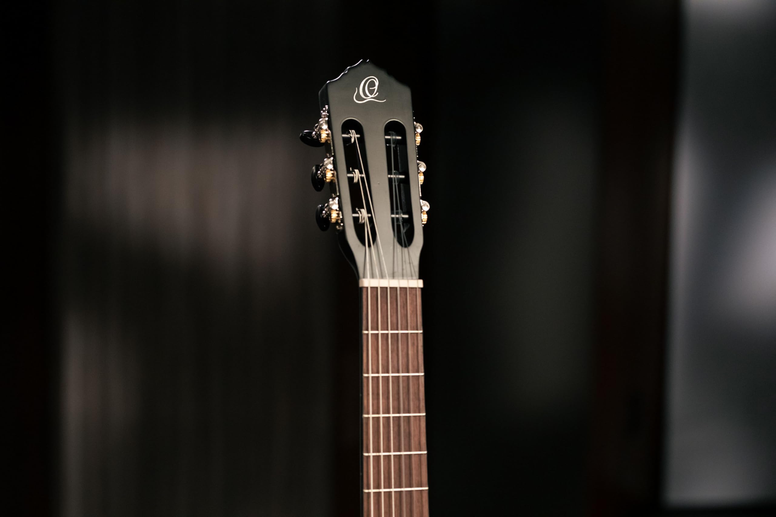 Ortega Guitars 4/4 Konzert Gitarre – Student Series – Fichte, Katalpa, Schwarz (RST5MBK)