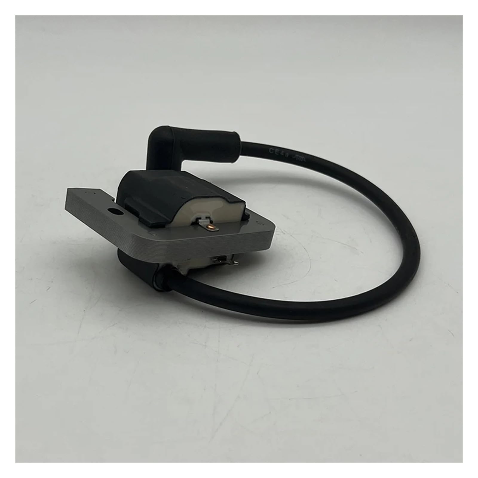La bobina de encendido 3258406 se adapta a la pieza del motor de gasolina Kt730 32-584-06-s 3258406-s 32 584 06-s