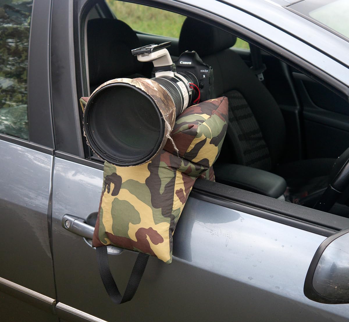 Grappler Kamera Sitzsack Vorgefüllte Version gefüllt mit leichten Styroporkugeln Woodland Camouflage Muster Linsenstütze für Wildlife Photography Polyestergewebe