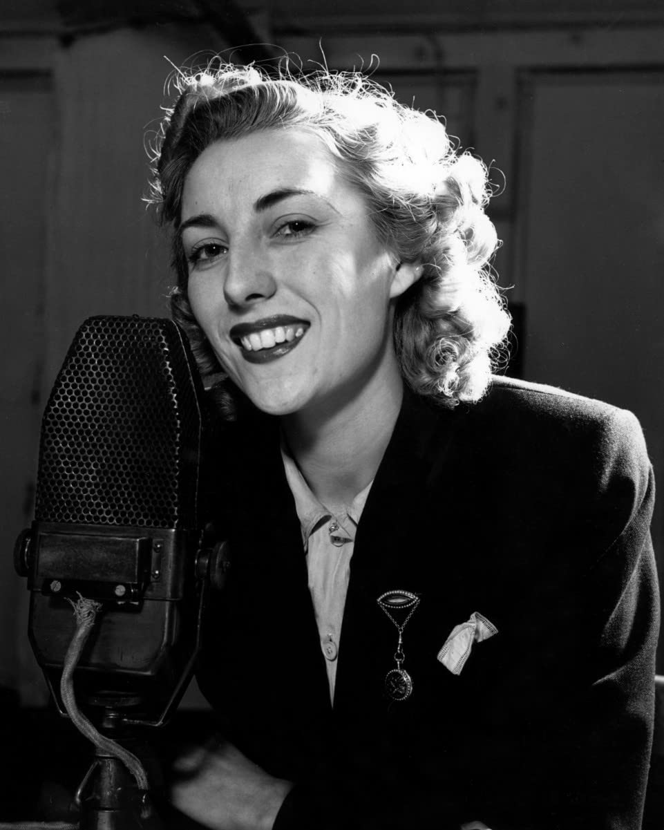 Dame Vera Lynn 10X8 Photo Size 10