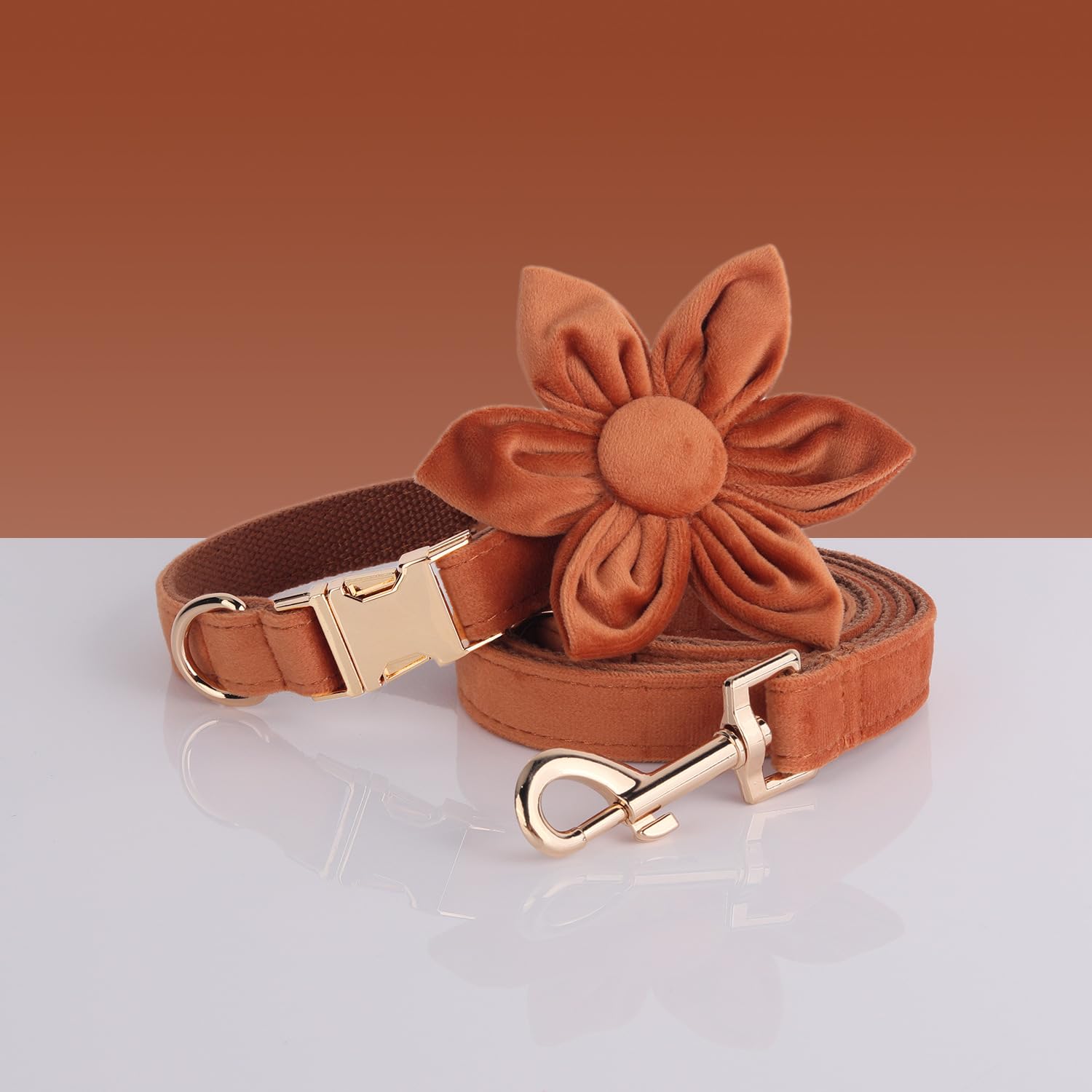 Samt-Hundehalsband mit Namen, personalisierbar, mit Schnellverschluss-Metallschnalle, Leine und Fliege erhältlich (Braun, M)